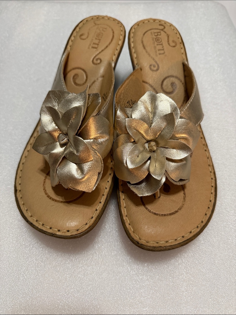 Born Metallic Gold Petals Floral Leather Slide Sandals 9 New Without Tags
